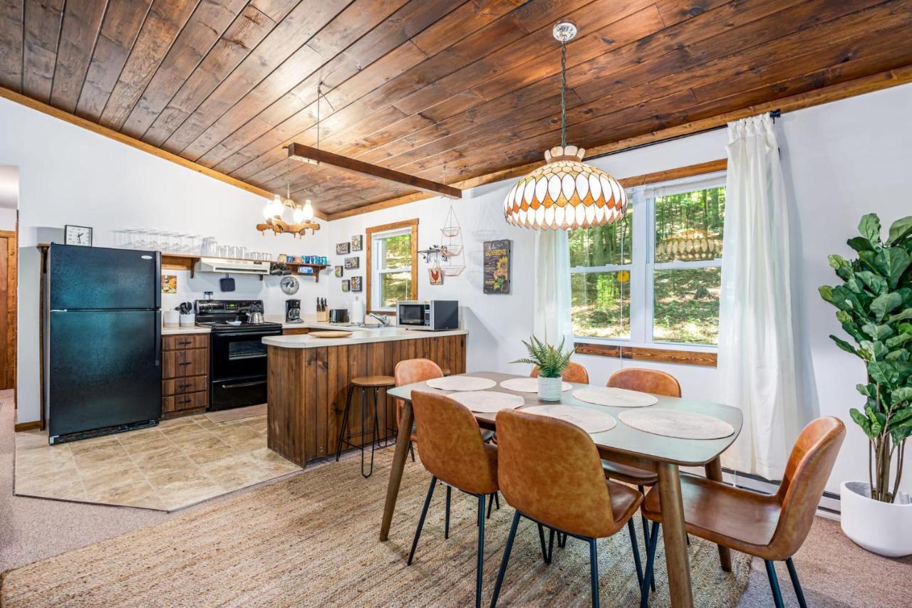Secluded W Hot Tub, Fire Pit, Deck & Updated Wifi Great Cacapon Zewnętrze zdjęcie