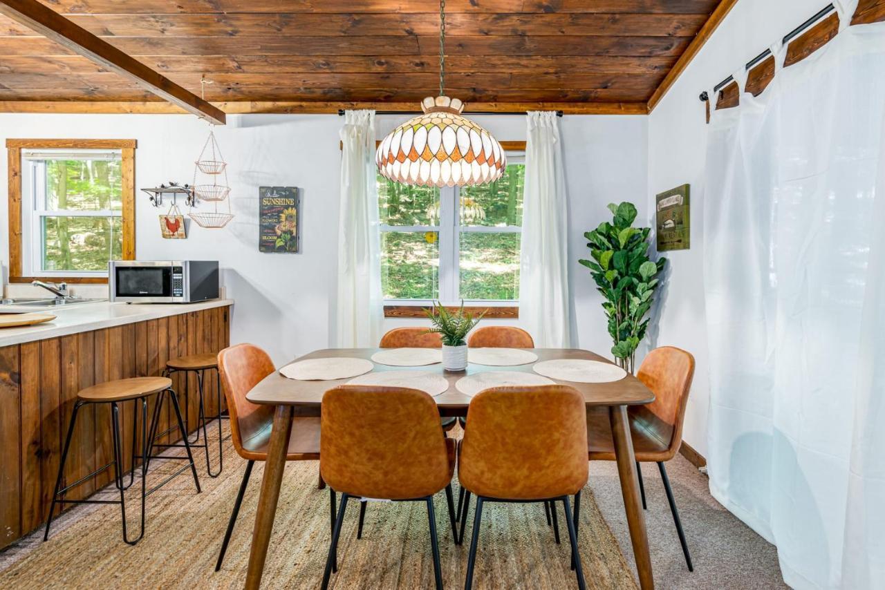 Secluded W Hot Tub, Fire Pit, Deck & Updated Wifi Great Cacapon Zewnętrze zdjęcie