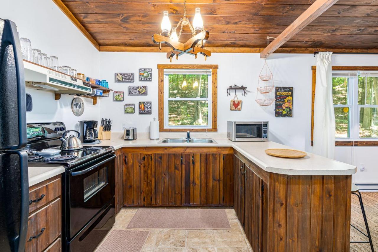 Secluded W Hot Tub, Fire Pit, Deck & Updated Wifi Great Cacapon Zewnętrze zdjęcie