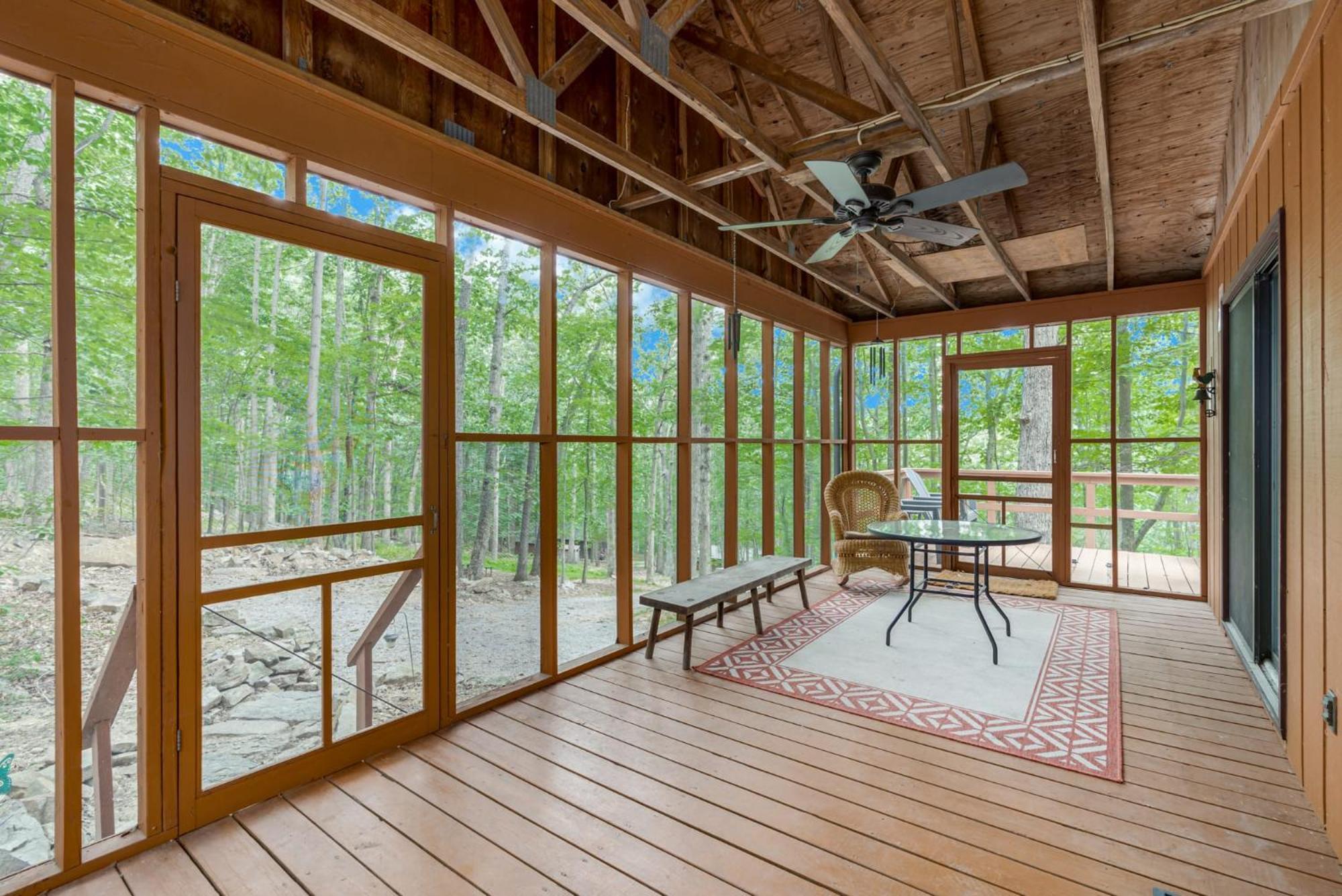 Secluded W Hot Tub, Fire Pit, Deck & Updated Wifi Great Cacapon Zewnętrze zdjęcie