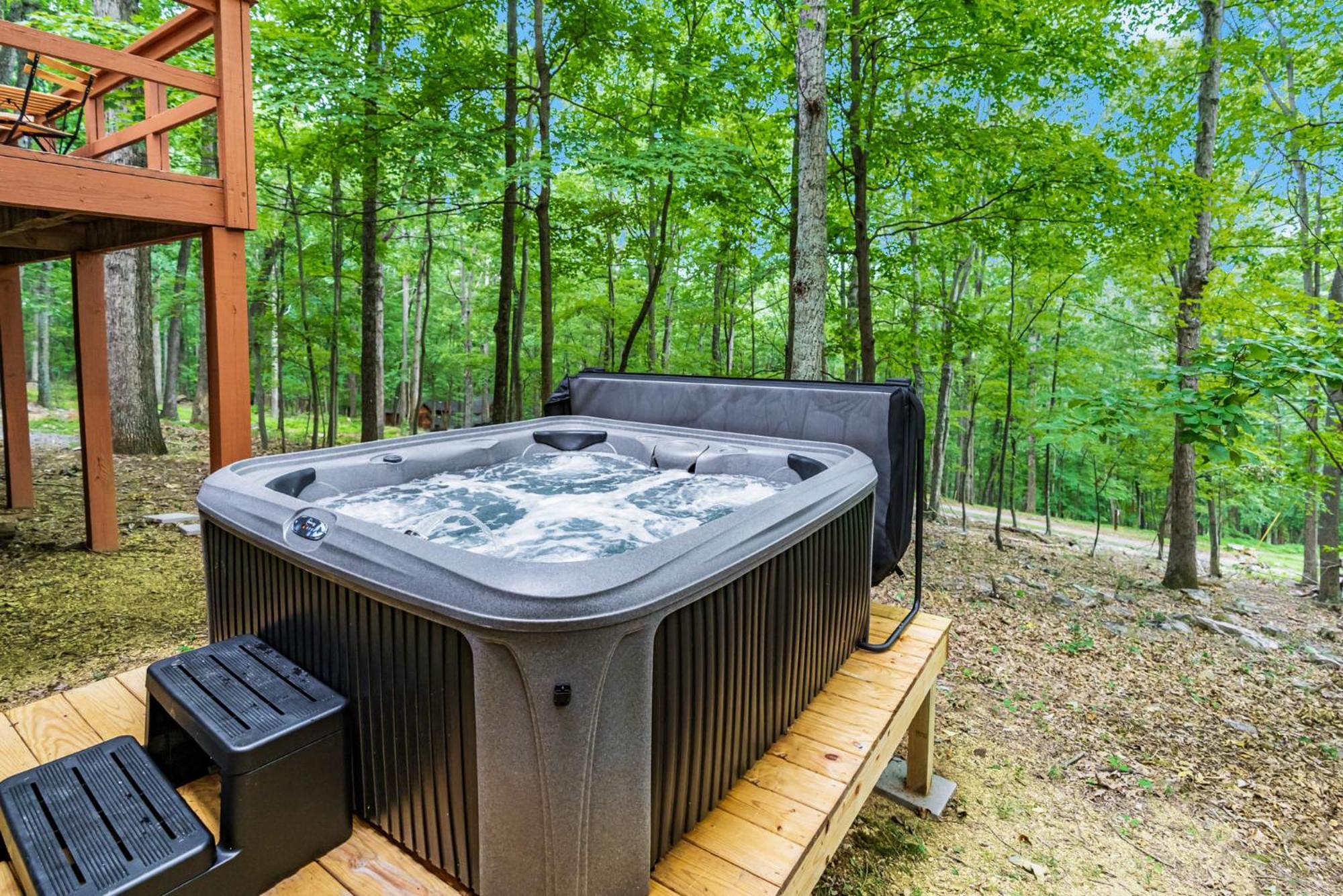 Secluded W Hot Tub, Fire Pit, Deck & Updated Wifi Great Cacapon Zewnętrze zdjęcie